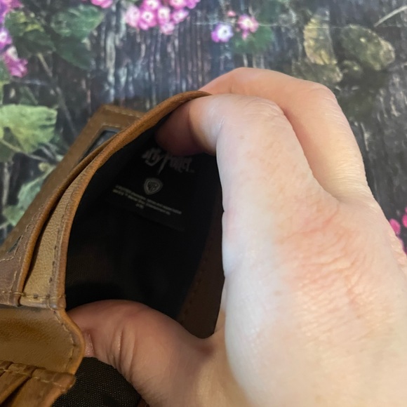 Wizarding World of Harry Potter "Muggledom Mysterium" Wallet Bi-Fold - Picture 10 of 11